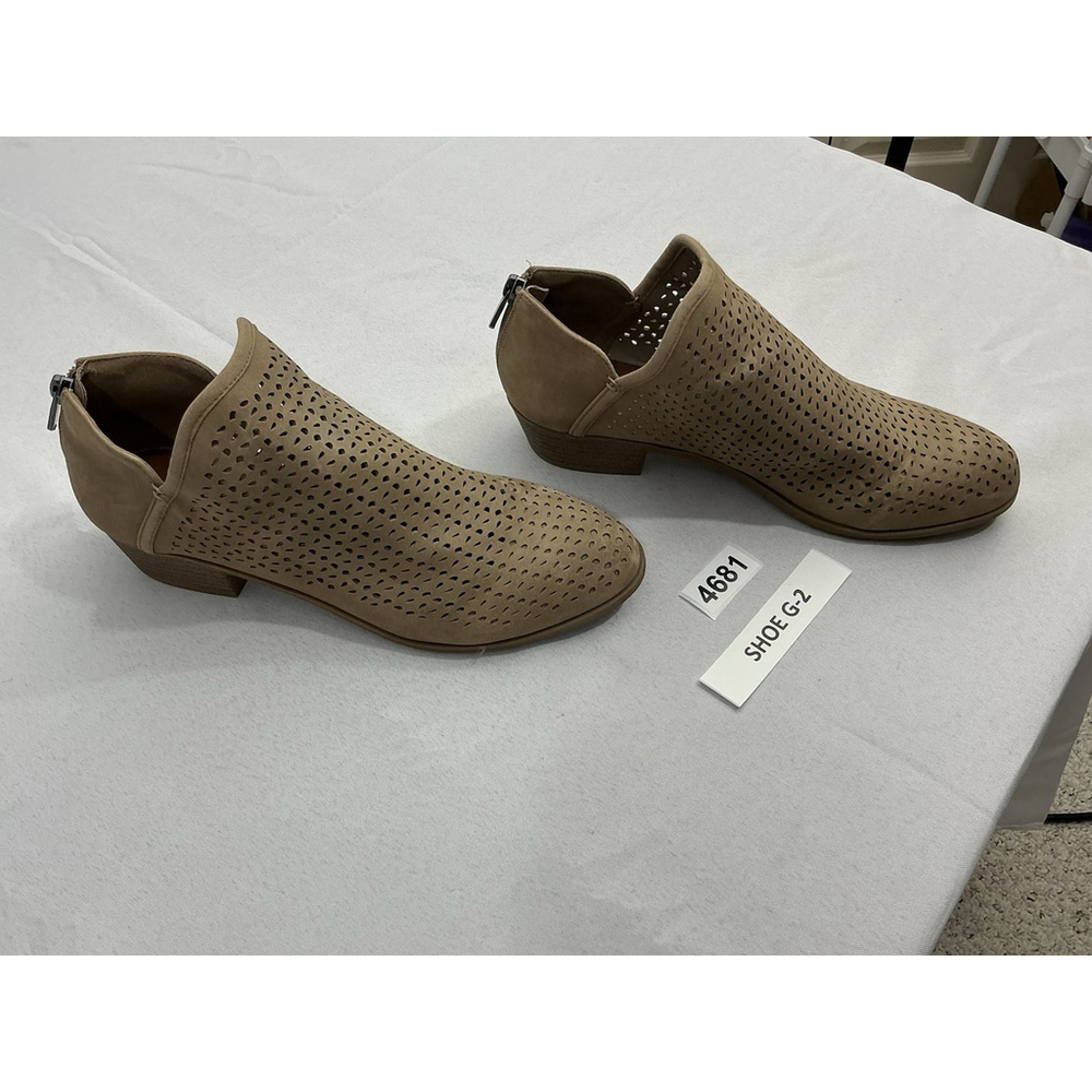 Womans Indigo Rd Slip On Booties 8 M Tan Vented Back Zip Small Heel